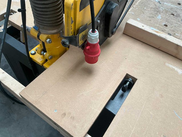 2000 dewalt dw729a2 radiaalafkortzaagmachine - afbeelding 13 van  14