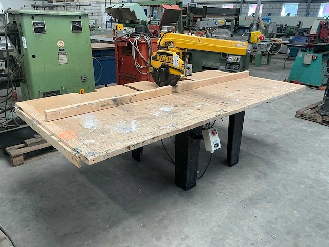 2000 dewalt dw729a2 radiaalafkortzaagmachine - afbeelding 1 van  14