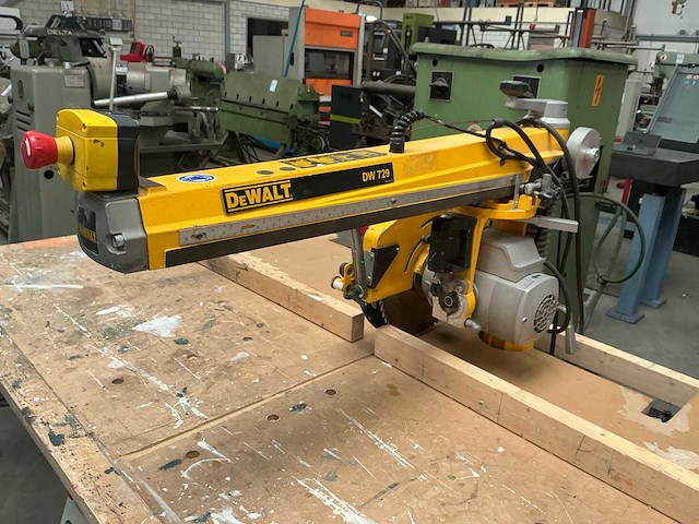 2000 dewalt dw729a2 radiaalafkortzaagmachine - afbeelding 6 van  14