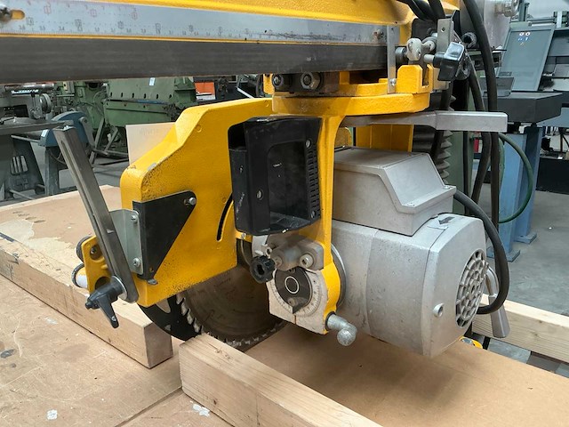 2000 dewalt dw729a2 radiaalafkortzaagmachine - afbeelding 7 van  14
