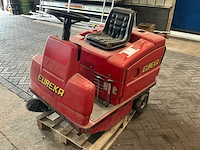 2000 eureka zelfrijdende veegmachine - afbeelding 1 van  22