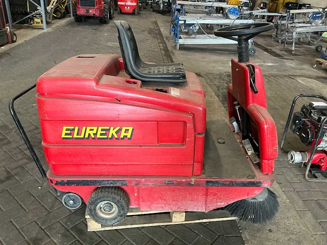 2000 eureka zelfrijdende veegmachine - afbeelding 20 van  22