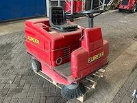 2000 eureka zelfrijdende veegmachine - afbeelding 21 van  22