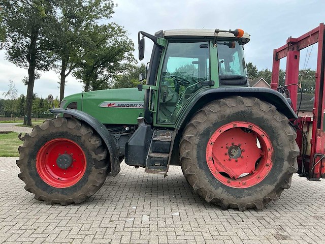 2000 fendt favorit 716 vario vierwielaangedreven landbouwtractor - afbeelding 12 van  32
