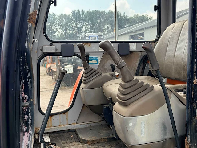 2000 hitachi ex22 minigraver – 2.200 kg – zwenkgiek - afbeelding 1 van  11