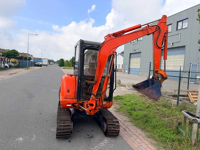 2000 hitachi ex22 minigraver – 2.200 kg – zwenkgiek - afbeelding 6 van  11