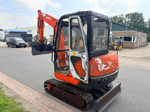 2000 hitachi ex22 minigraver – 2.200 kg – zwenkgiek - afbeelding 9 van  11