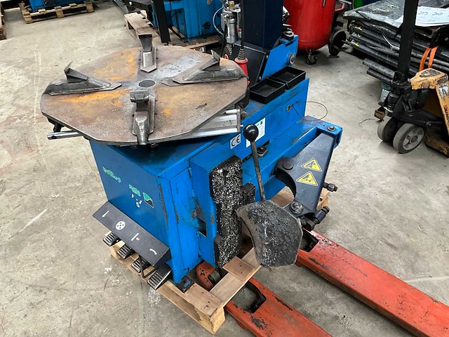 2000 hofmann monty 2250 banden de-en montageapparaat - afbeelding 3 van  8