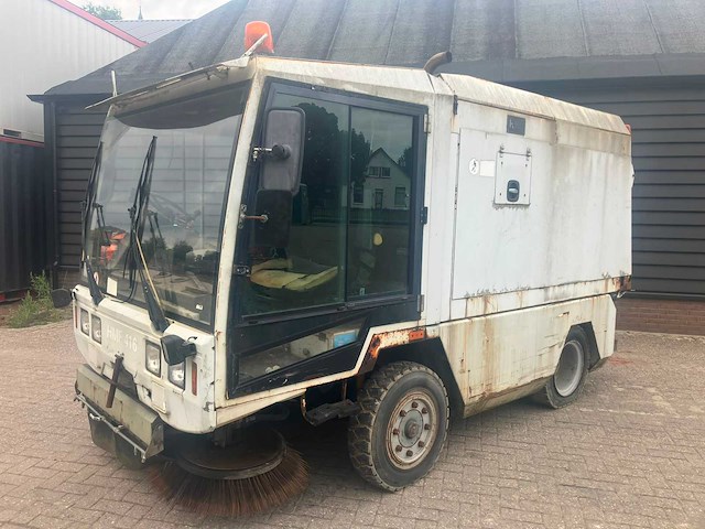 2000 hofmans hmf-416 zelfrijdende veegmachine - afbeelding 1 van  22