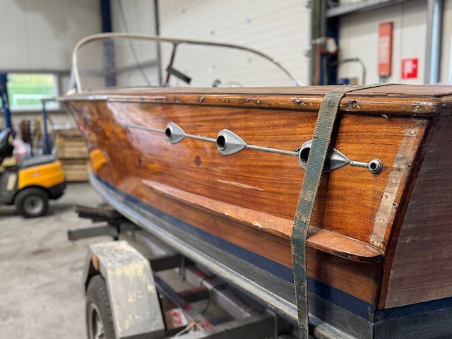 2000 houten motorboot - afbeelding 17 van  21