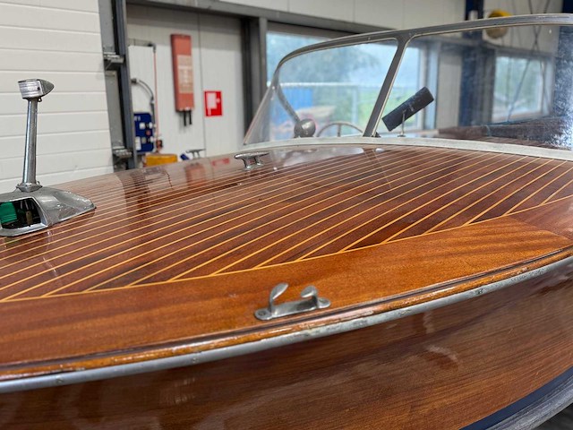 2000 houten motorboot - afbeelding 21 van  21