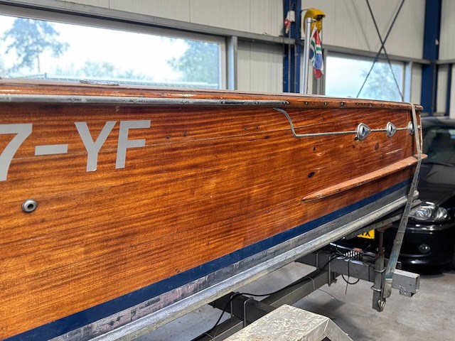 2000 houten motorboot - afbeelding 18 van  21