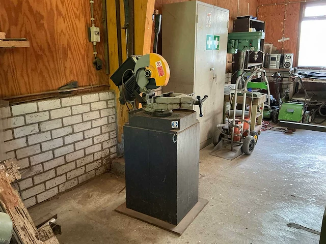 2000 huvema h275 industrie afkortcirkelzaagmachine - afbeelding 1 van  15