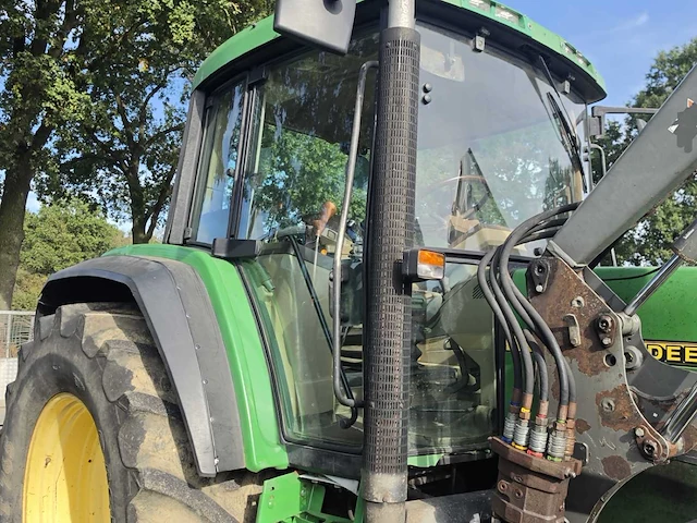 2000 john deere 6810 powerquad 4wd landbouwtractor met mailleux mx120 voorlader – 125 pk - afbeelding 2 van  12