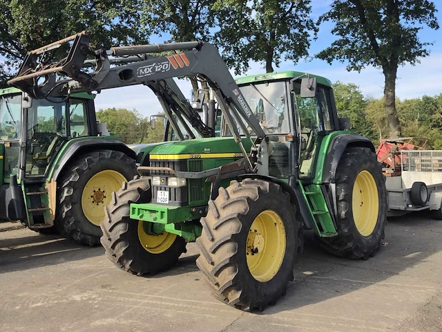 2000 john deere 6810 powerquad 4wd landbouwtractor met mailleux mx120 voorlader – 125 pk - afbeelding 1 van  12