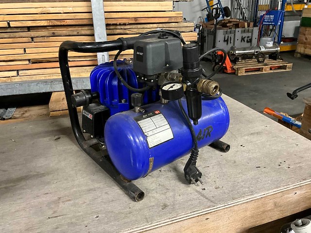 2000 jun air 4 4 mini luchtcompressor - afbeelding 2 van  5