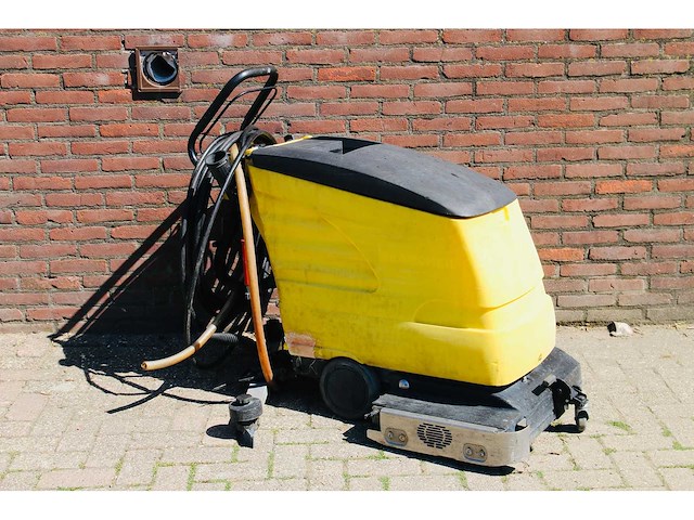 2000 kärcher br530xlbat vloerreiniger - afbeelding 1 van  4