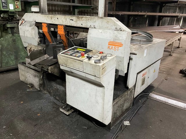 2000 kasto twin a4 horizontale metaalbandzaagmachine - afbeelding 6 van  13