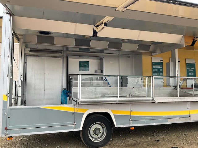 2000 man vrachtwagen met marktwagen - afbeelding 4 van  10