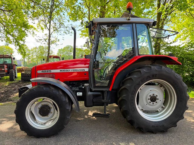 2000 massey ferguson 4225 vierwielaangedreven landbouwtractor - afbeelding 7 van  12