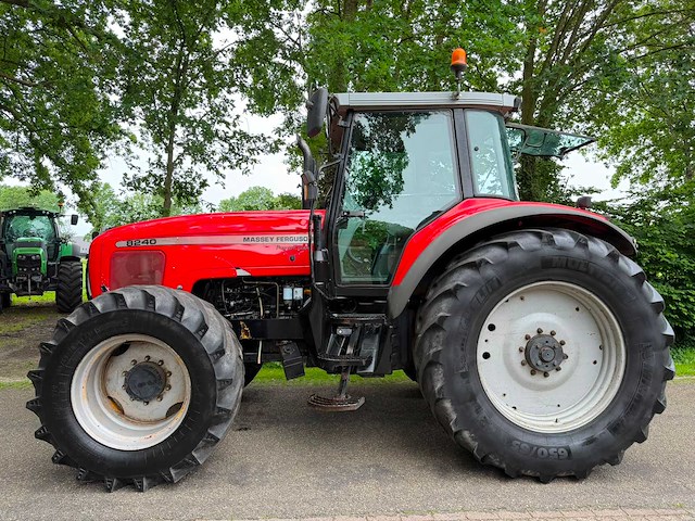 2000 massey ferguson 8240 vierwielaangedreven landbouwtractor - afbeelding 6 van  11