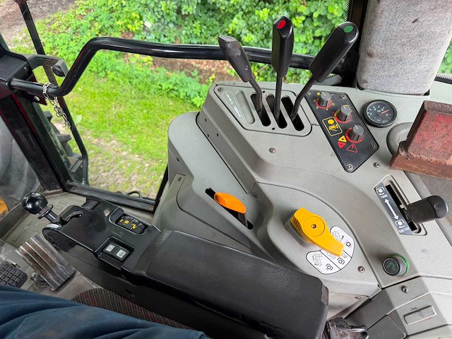 2000 massey ferguson 8240 vierwielaangedreven landbouwtractor - afbeelding 11 van  11