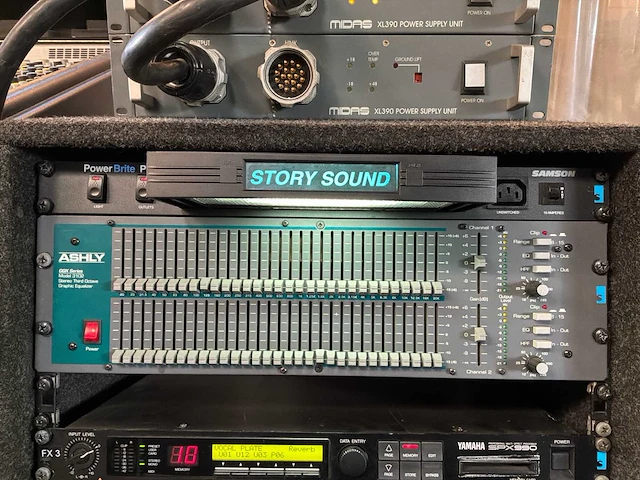 2000 midas xl3 analoge mengtafel met fx rack - afbeelding 11 van  23