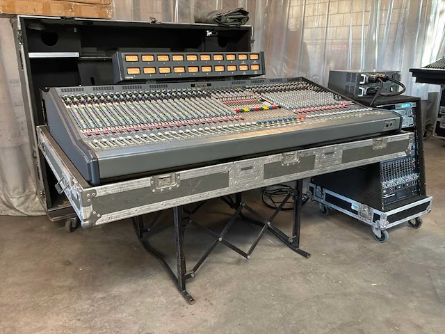 2000 midas xl3 analoge mengtafel met fx rack - afbeelding 1 van  23