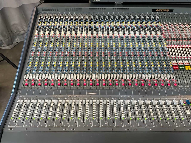 2000 midas xl3 analoge mengtafel met fx rack - afbeelding 18 van  23