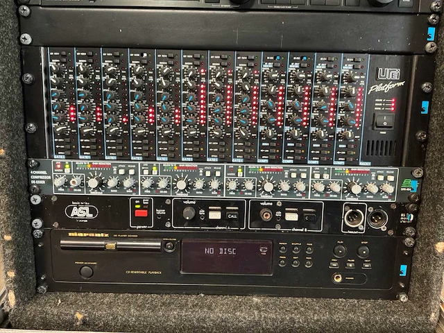 2000 midas xl3 analoge mengtafel met fx rack - afbeelding 18 van  23