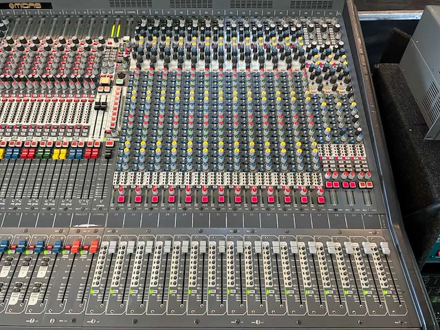 2000 midas xl3 analoge mengtafel met fx rack - afbeelding 1 van  23