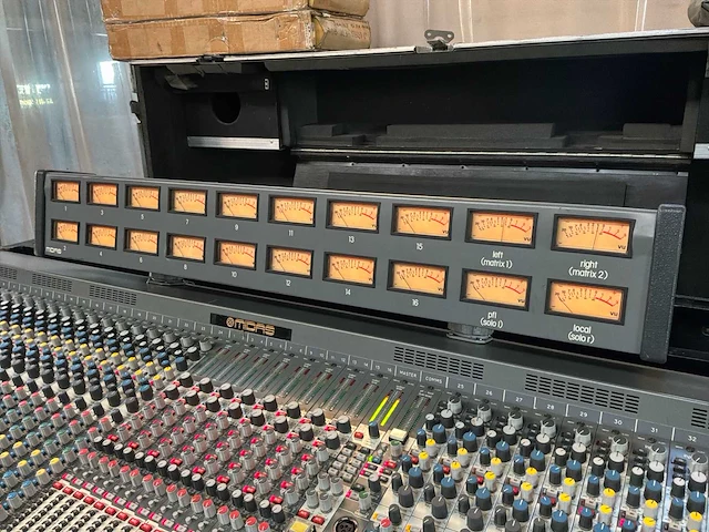 2000 midas xl3 analoge mengtafel met fx rack - afbeelding 3 van  23