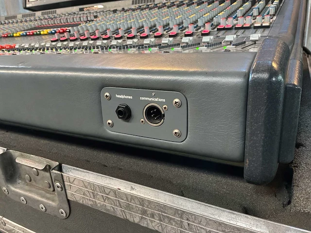 2000 midas xl3 analoge mengtafel met fx rack - afbeelding 4 van  23