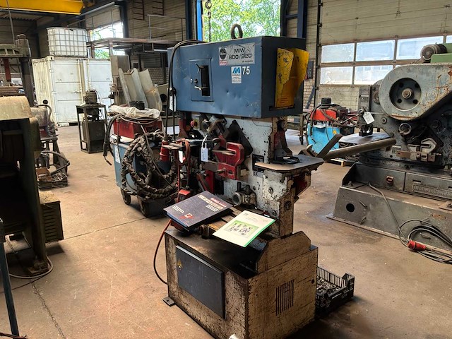 2000 mubea miw/220 profiel bewerkingsmachine - afbeelding 8 van  13