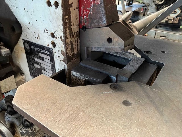 2000 mubea miw/220 profiel bewerkingsmachine - afbeelding 9 van  13