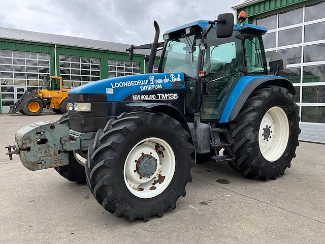 2000 new holland tm135 vierwielaangedreven landbouwtractor - afbeelding 1 van  26