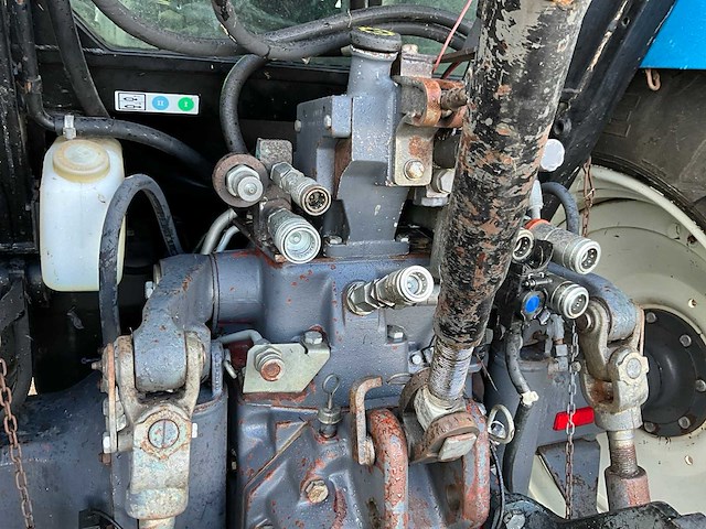 2000 new holland tm135 vierwielaangedreven landbouwtractor - afbeelding 13 van  43