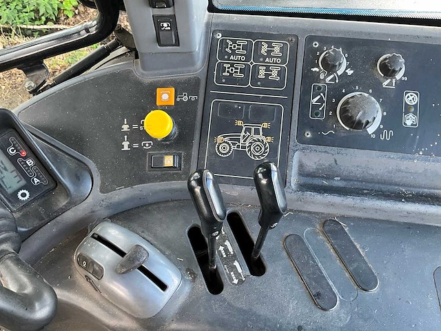 2000 new holland tm135 vierwielaangedreven landbouwtractor - afbeelding 27 van  43