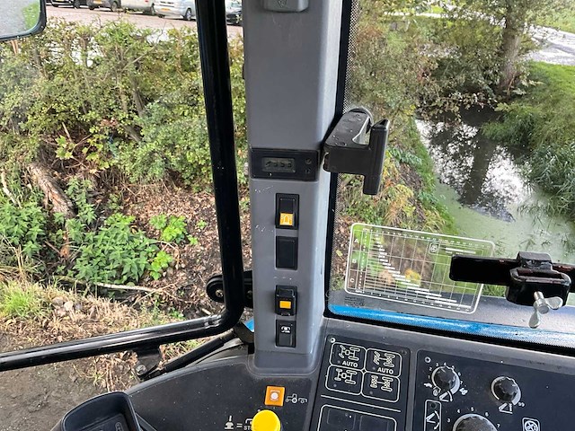 2000 new holland tm135 vierwielaangedreven landbouwtractor - afbeelding 30 van  43