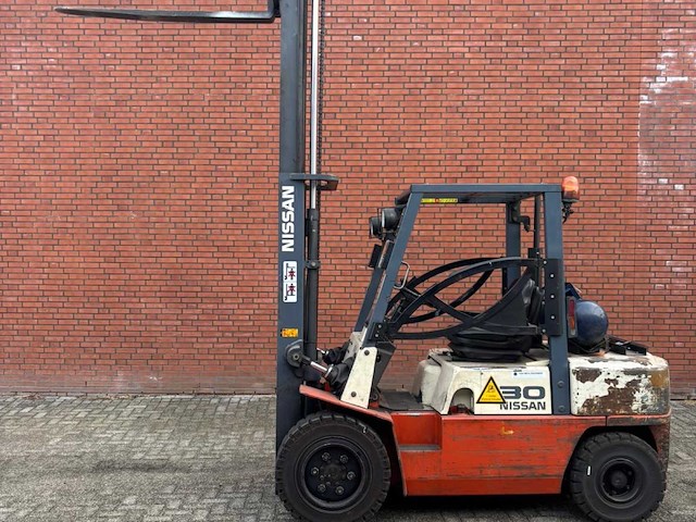2000 nissan ugj02a30u 3.000 kg lpg heftruck – duplex 3,30m - afbeelding 9 van  10