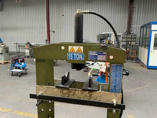 2000 omcn art.155 hydraulische garagepers - afbeelding 2 van  4