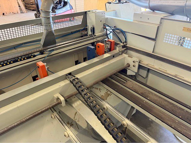 2000 panhans 693 / euro 12sf cnc-platenopdeel -en massiefhoutzaagmachine - afbeelding 1 van  14