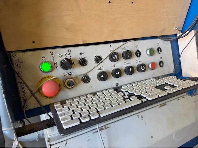 2000 panhans 693 / euro 12sf cnc-platenopdeel -en massiefhoutzaagmachine - afbeelding 10 van  24