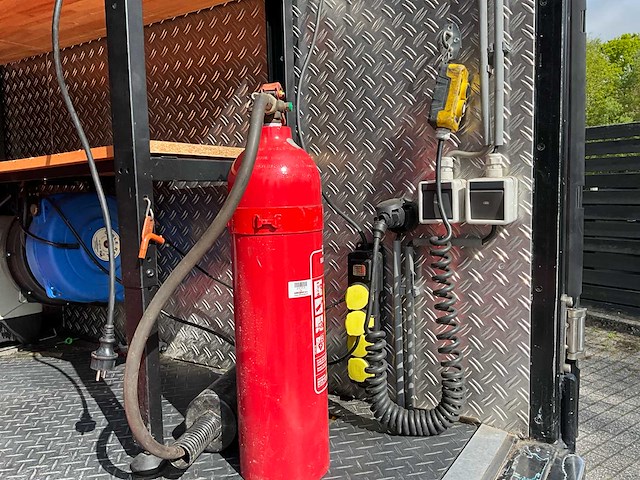 2000 scania r114l 380 vrachtwagen met race opbouw - afbeelding 44 van  67