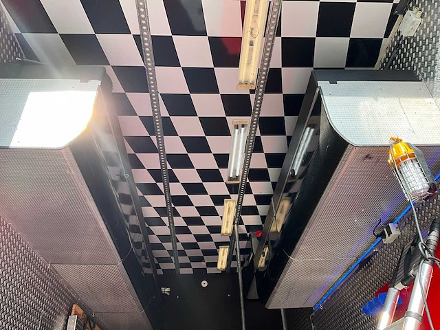 2000 scania r114l 380 vrachtwagen met race opbouw - afbeelding 46 van  67