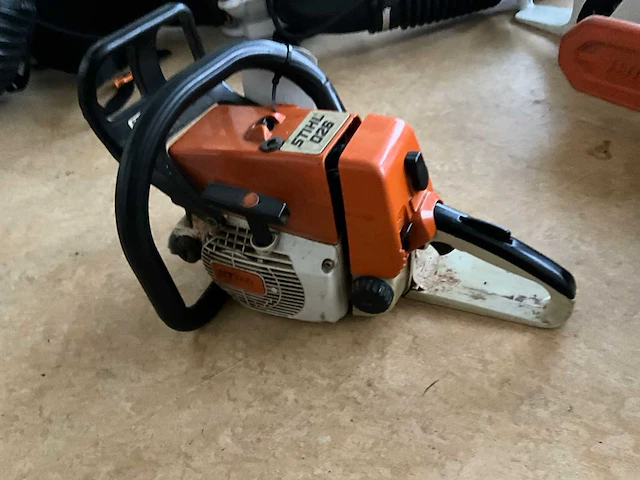2000 stihl 026 kettingzaag - afbeelding 3 van  8