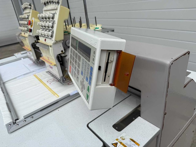 2000 swf a-uk1202-45 borduurmachine - afbeelding 8 van  11