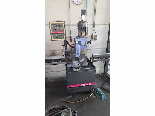 2000 tiger 350 sx afkortcirkelzaagmachine met rollenbaan - afbeelding 4 van  8