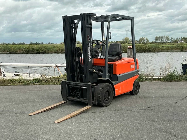 2000 toyota fbmf25 vorkheftruck elektrisch - afbeelding 1 van  13
