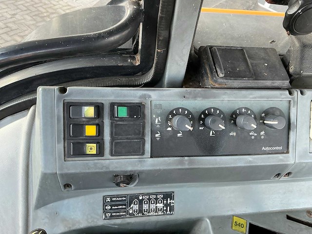 2000 valtra 8550 hi-tech vierwielaangedreven landbouwtractor - afbeelding 16 van  21